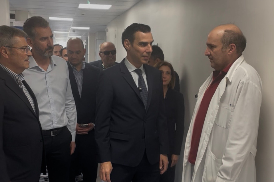 Επίσκεψη του Υφυπουργού Υγείας στο Γ. Νοσοκομείο Κεφαλονιάς – Αυτοψία στα έργα ανακαίνισης και σύσκεψη με τη διοίκηση και τους γιατρούς (εικόνες)