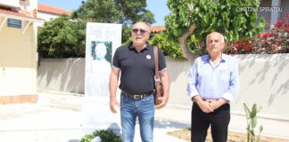 Με φόντο το κενό της προτομής οι δηλώσεις Βαγγέλη Θεοφιλάτου & Ευριπίδη Σπυράτου στο Ληξούρι για την 21η Μαΐου: Σε 20 ημέρες η νέα προτομή (βίντεο – εικόνες)