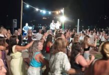 “Σεισμός” έγινε στη “Γιορτή Σαρδέλας” στον Πόρο Κεφαλονιάς από τον κόσμο, τον χορό και το κέφι (βίντεο – εικόνες)