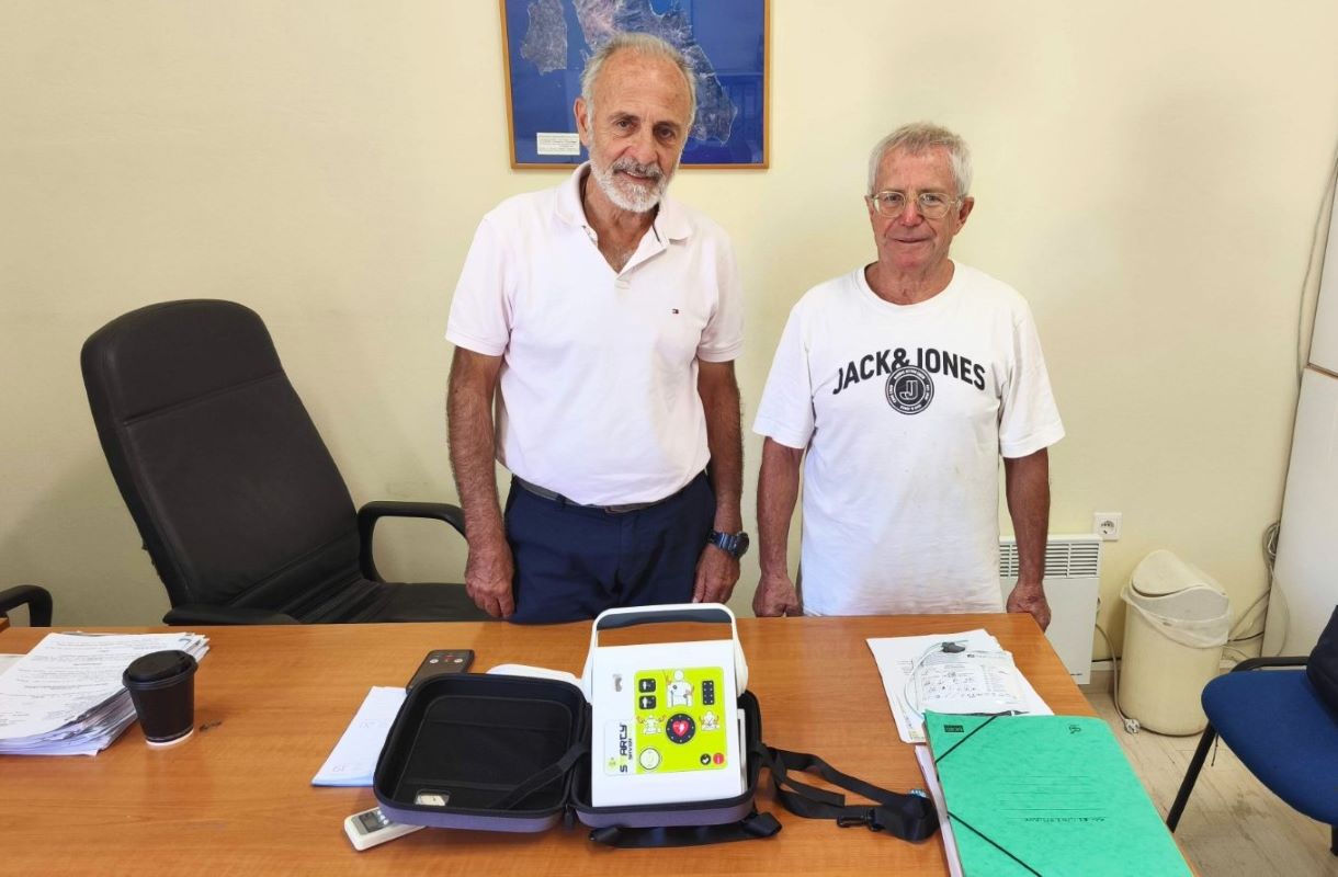 Δωρεά απινιδωτή στην Κοινότητα Πόρου Κεφαλονιάς στη μνήμη της Πόπης Σιμωτά – Αντζουλάτου