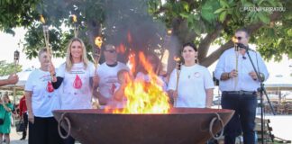 Η «Φλόγα της Αγάπης» με την Κατερίνα Θάνου και πλήθος κόσμου πέρασε από τα Φωκάτα στο Ληξούρι και στο Αργοστόλι (βίντεο – εικόνες)