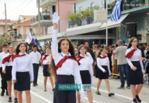Η πρώτη συμμετοχή του Μουσικού Γυμνασίου Κεφαλονιάς στον εορτασμό της 28ης Οκτωβρίου στο Ληξούρι (βίντεο – εικόνες)