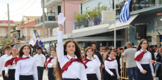 Η πρώτη συμμετοχή του Μουσικού Γυμνασίου Κεφαλονιάς στον εορτασμό της 28ης Οκτωβρίου στο Ληξούρι (βίντεο – εικόνες)
