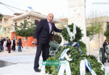Ο Βαγγέλης Θεοφιλάτος κατέθεσε στεφάνι για τους ήρωες του 1940 μετά την επίσημη τελετή – Κατήγγειλε τον Δήμαρχο Ληξουρίου για αποκλεισμό (βίντεο – εικόνες)