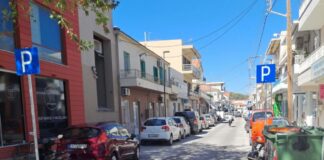 Ιωάννης Κοσμάτος: Από οδός Σιτεμπόρων… οδός Πινακιδοφόρων – Η ανάπλαση στο Αργοστόλι που έγινε «δάσος» πινακίδων (εικόνες)